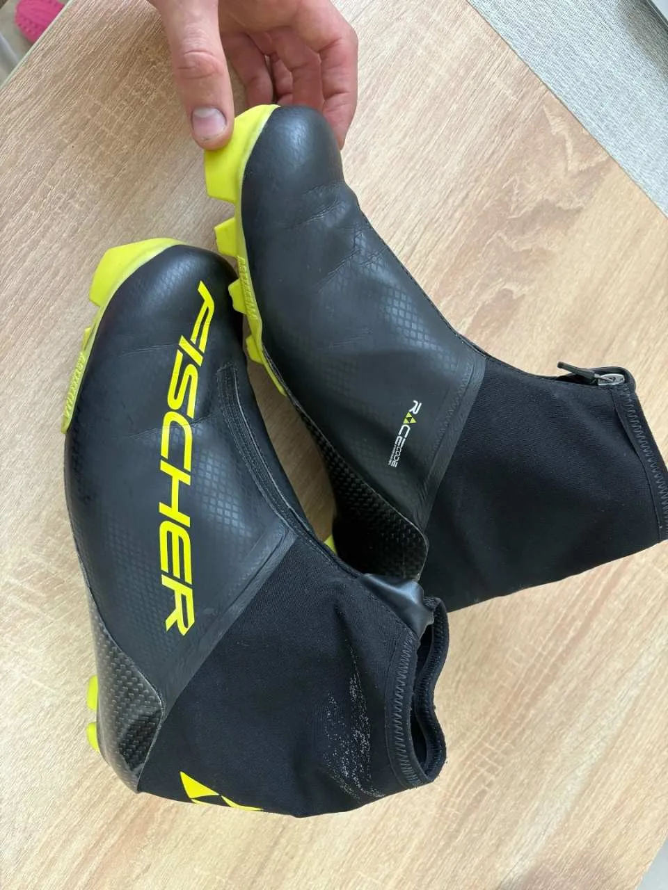 Лыжные ботинки Fischer speedmax classic,размер 43 eur,в отличном состоянии,на роллерах ...