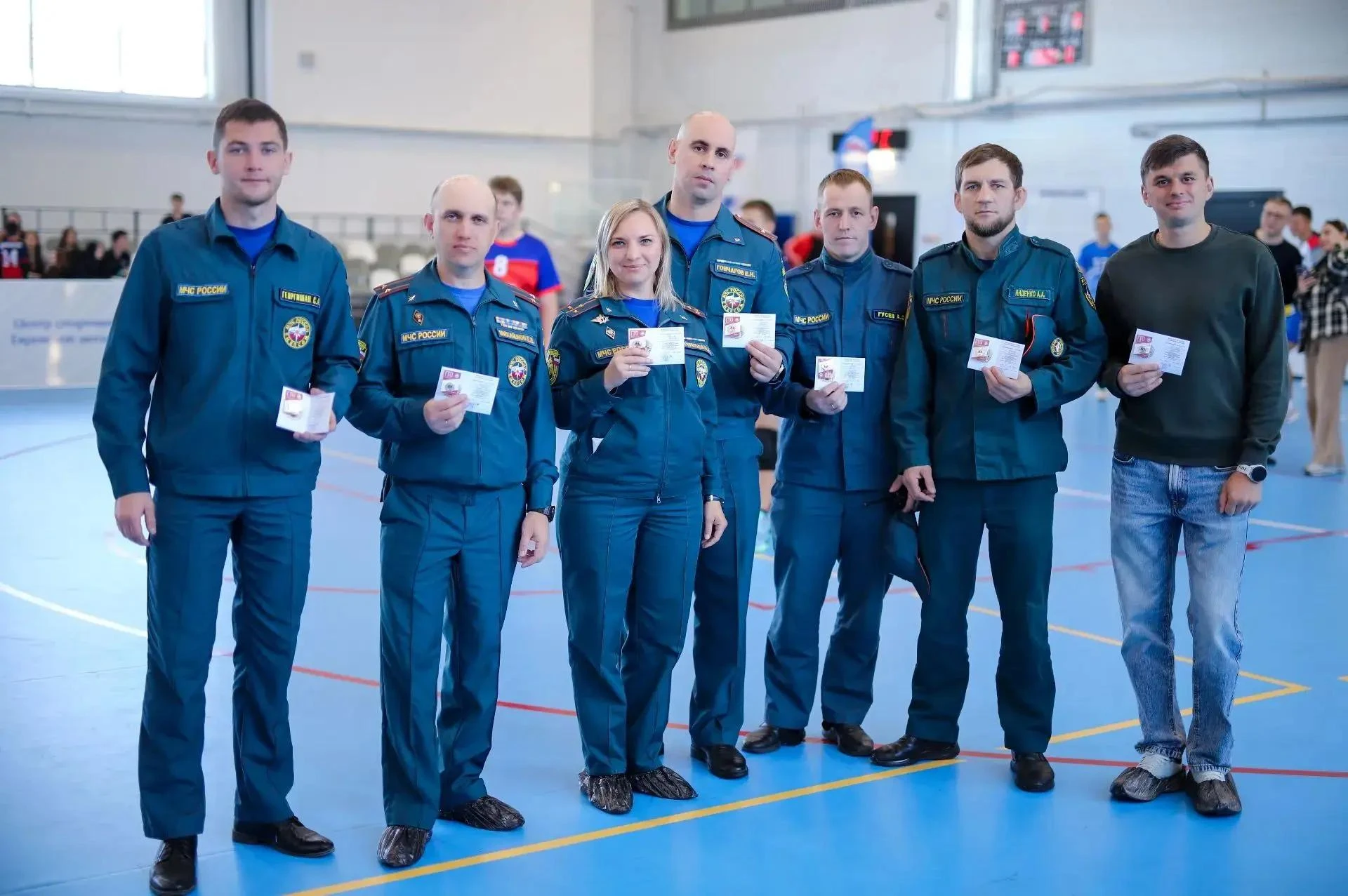 🚒  В одной руке — рукав, в другой — медаль ГТО