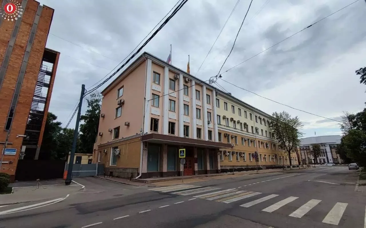 Подрядчик работ по капитальному ремонту ступеней Воронежской городской Думы получил пра...