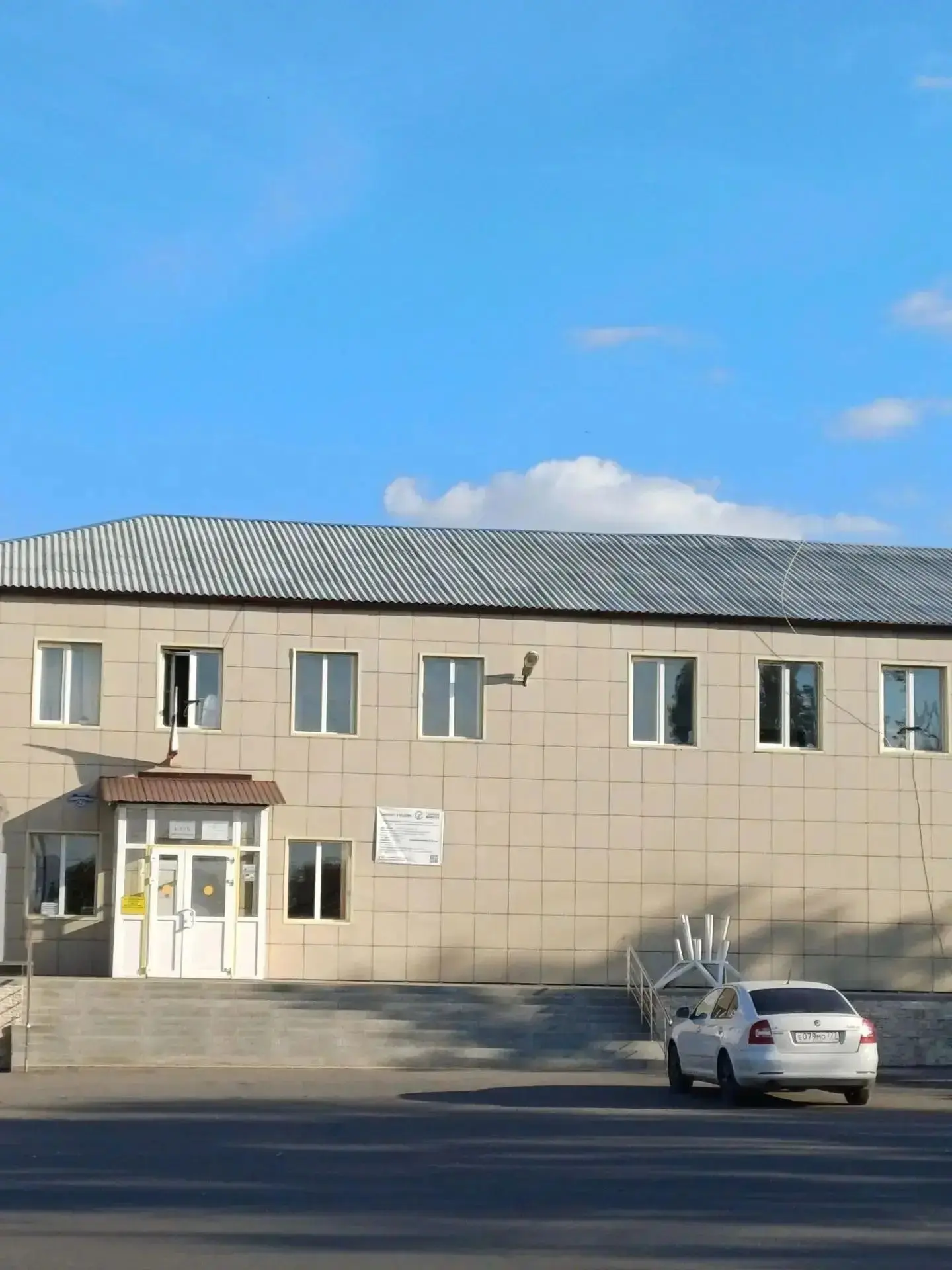 В Шахтах обновляют кровлю ДК имени Красина