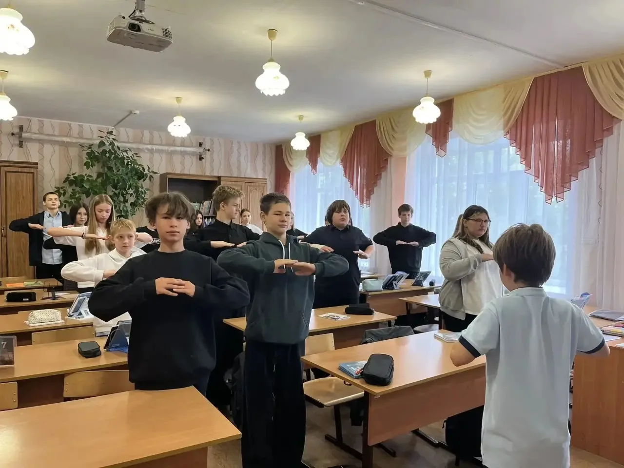 Внимание, школа! Каждое утро перед уроками происходит магия: мы превращаем сонных учени...