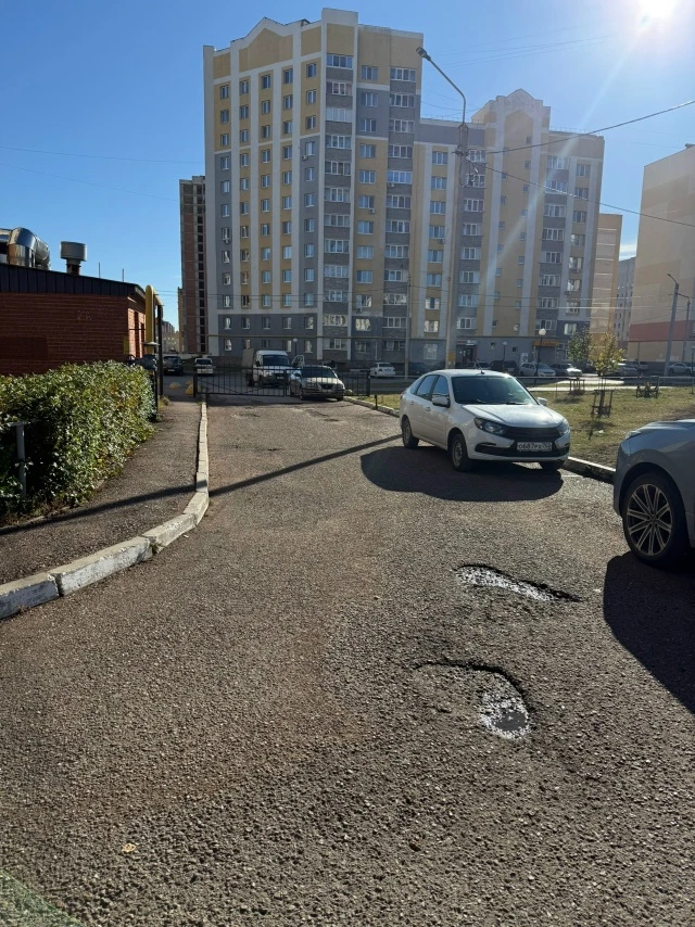 Житель Стерлитамака обратился с жалобой на неудовлетворительное состояние асфальтового ...