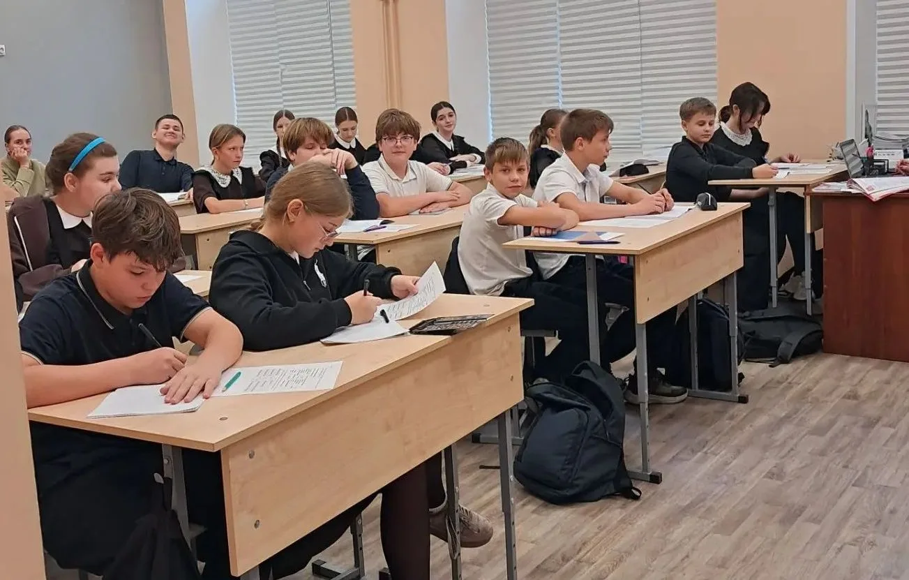 Не страшна осенняя непогода и учащимся школы №33. Отопительный сезон здесь начался вовр...