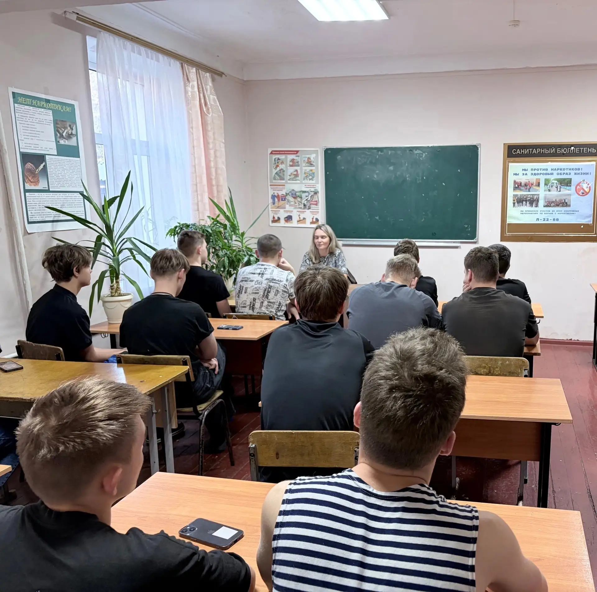 В общежитии N 1 социальный педагог Игнатова С.В. провела профилактическую беседу на тем...