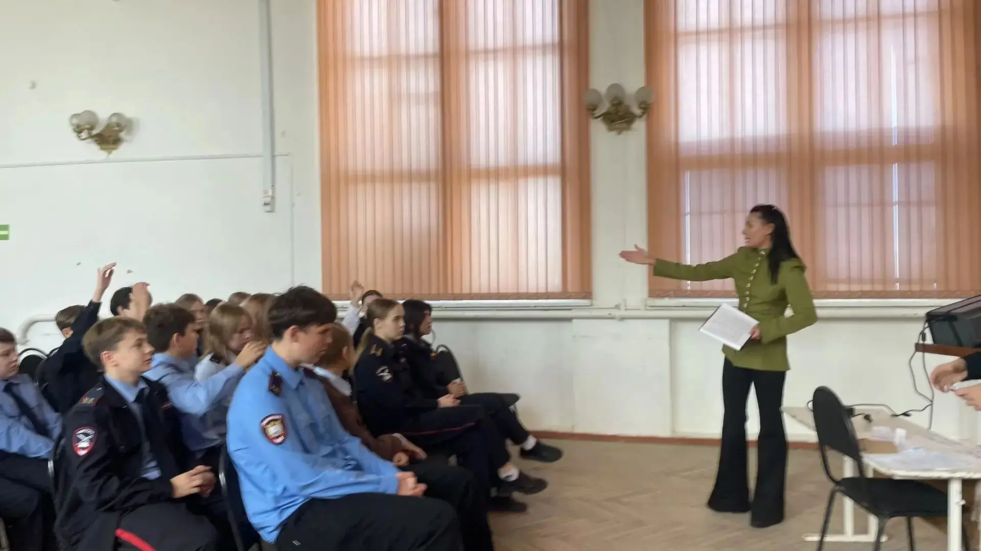 🛡️Сегодня, 8 октября, в стенах школы №2 города Жирновска работники Жирновского районно...