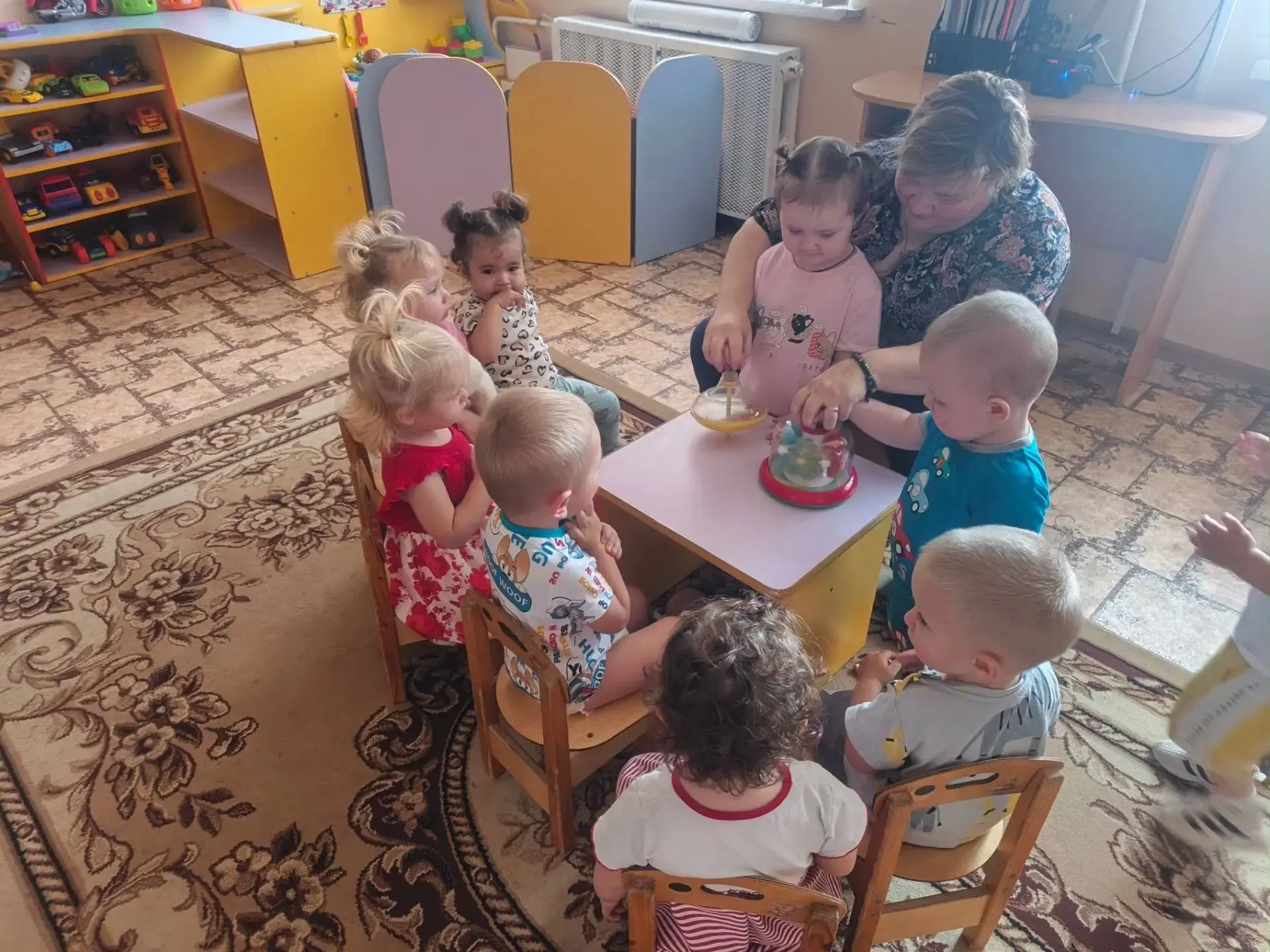 Кружимся, жужжим, развиваемся!