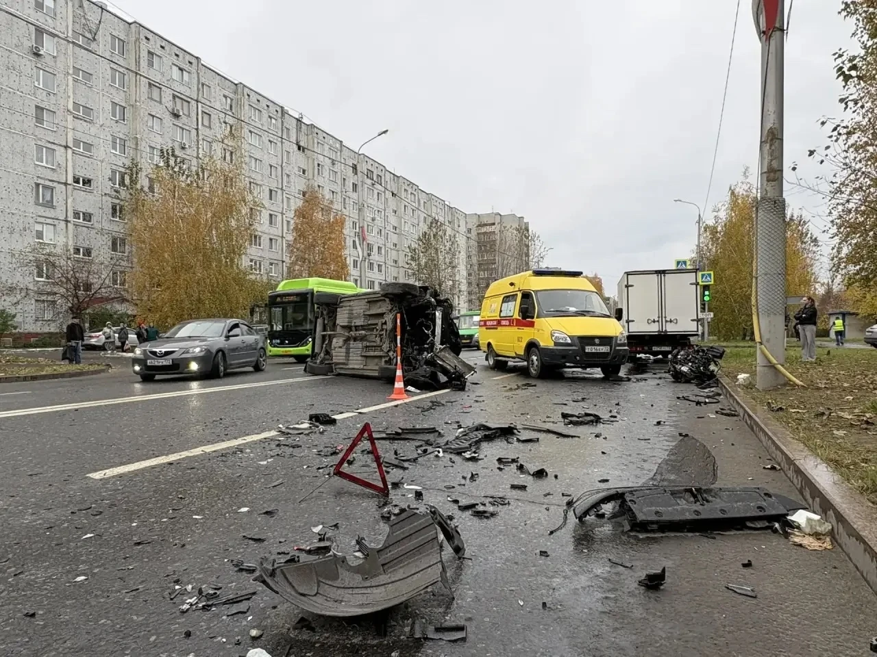 ⚠️ Массовое ДТП в Тюмени унесло жизнь женщины