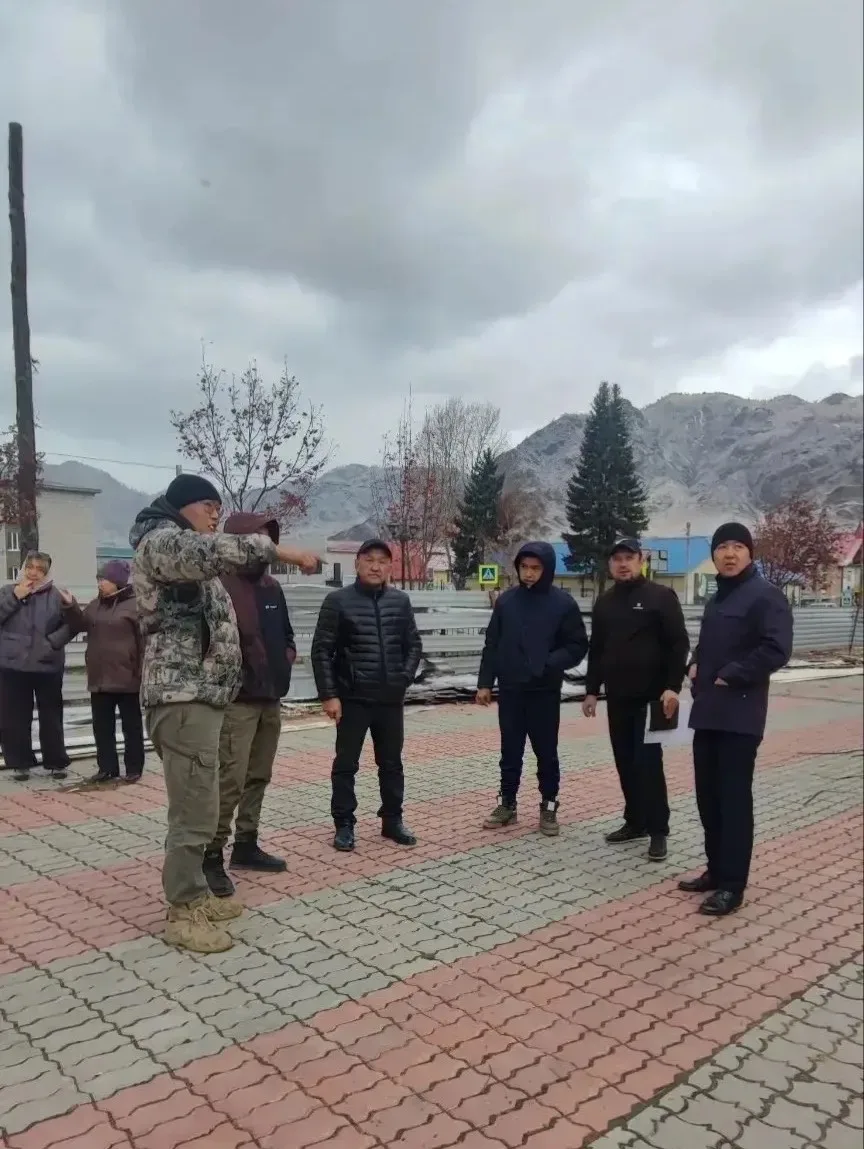 В Онгудае проверили ход капремонта Дома культуры по Народной программе Единой России