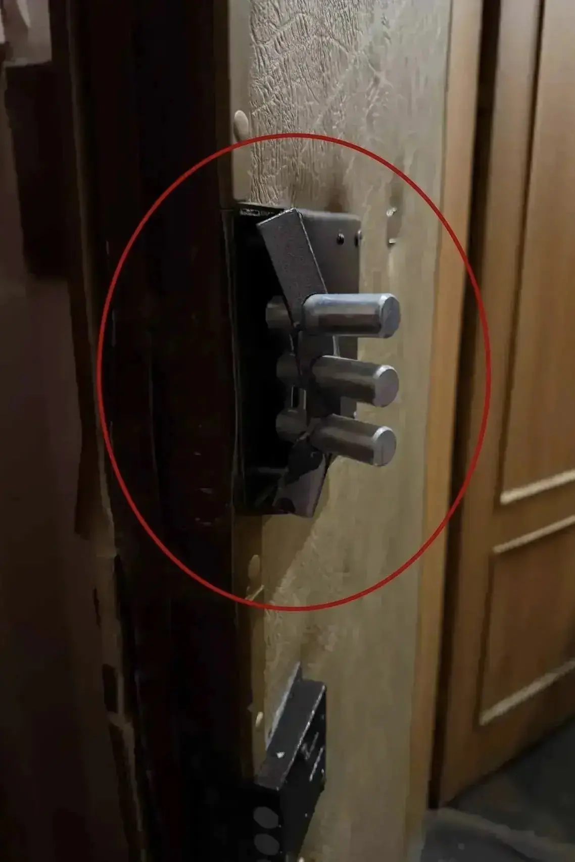 Рано утром 8 октября в доме на улице Константина Заслонова разыгралась тревожная сцена:...