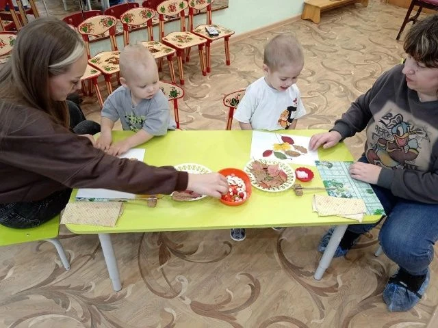 7 октября детский сад пригласил самых юных творцов из группы "Радуга" на мастер-класс "...