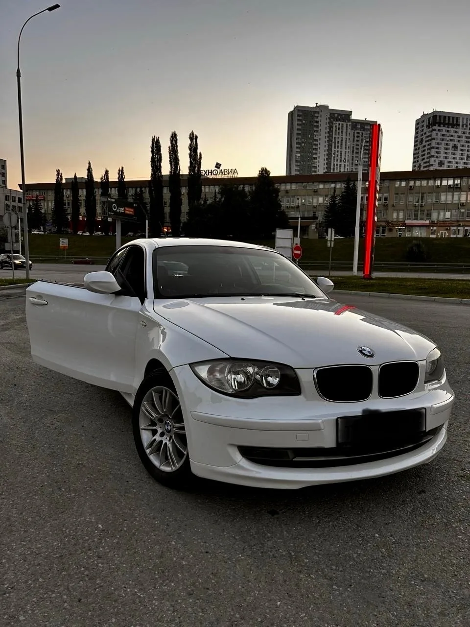 Продам отличную BMW 1 серии (2011 г.). 🚗