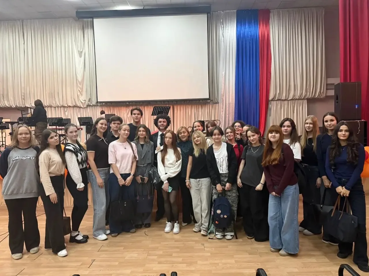 Сегодня, 15 октября, в нашей школе прошла Театральная лекция «А.С Пушкин в музыке роман...