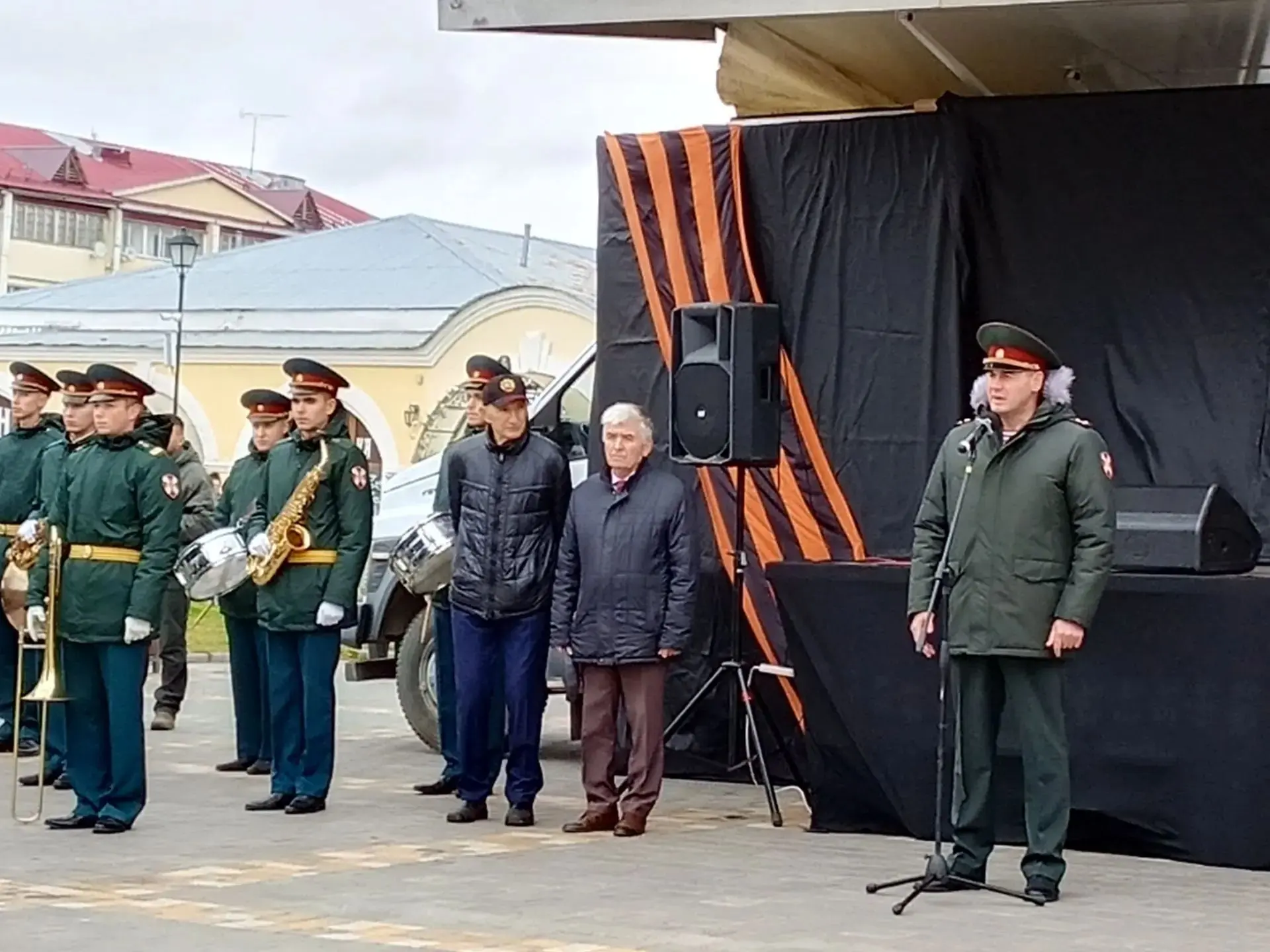 Память поколений: школа на митинге в честь 85-летия подвига воинов-дзержинцев