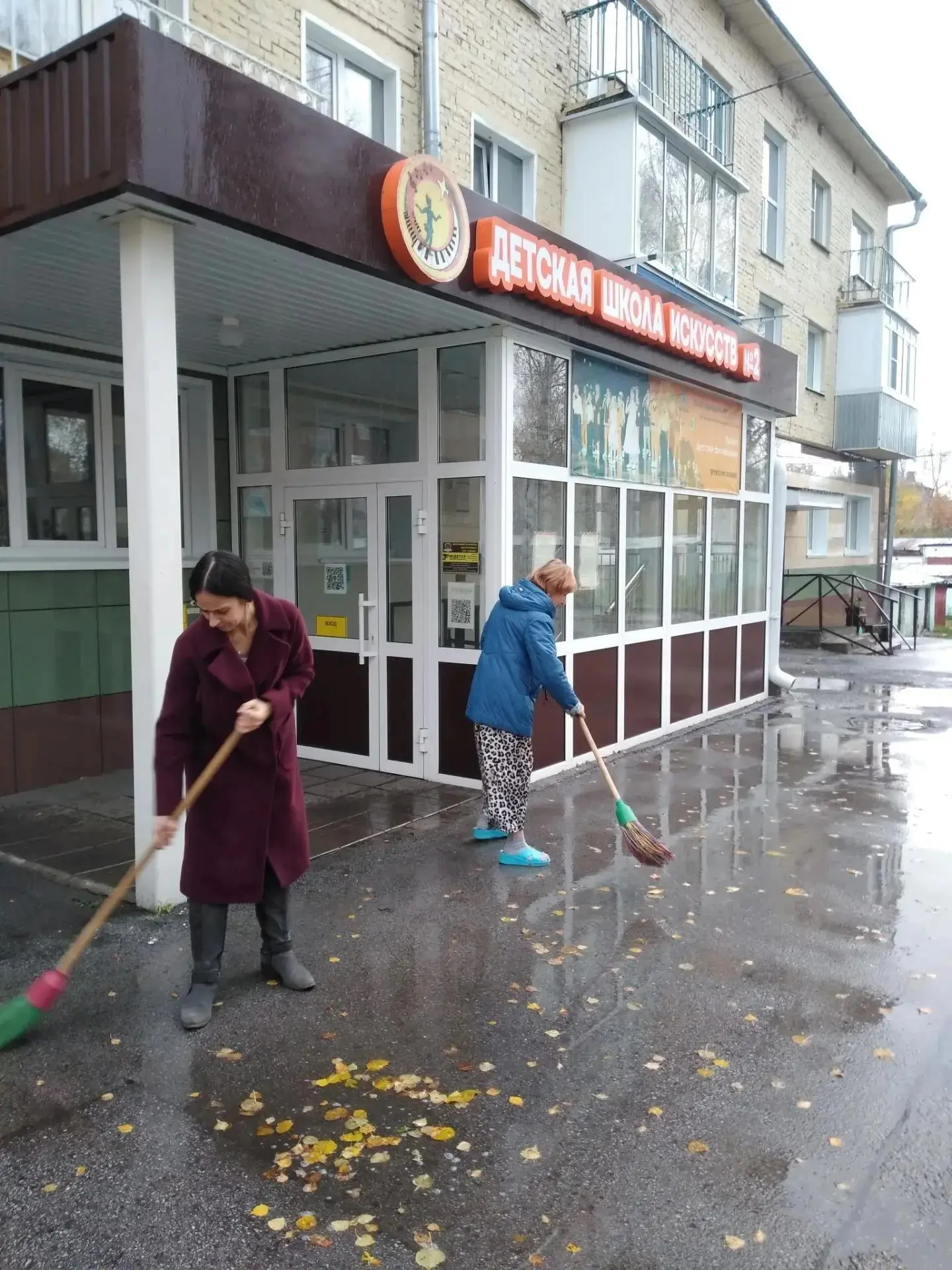 Тем временем в Гурьевском округе продолжаются еженедельные субботники 💪🍁Наводим чисто...
