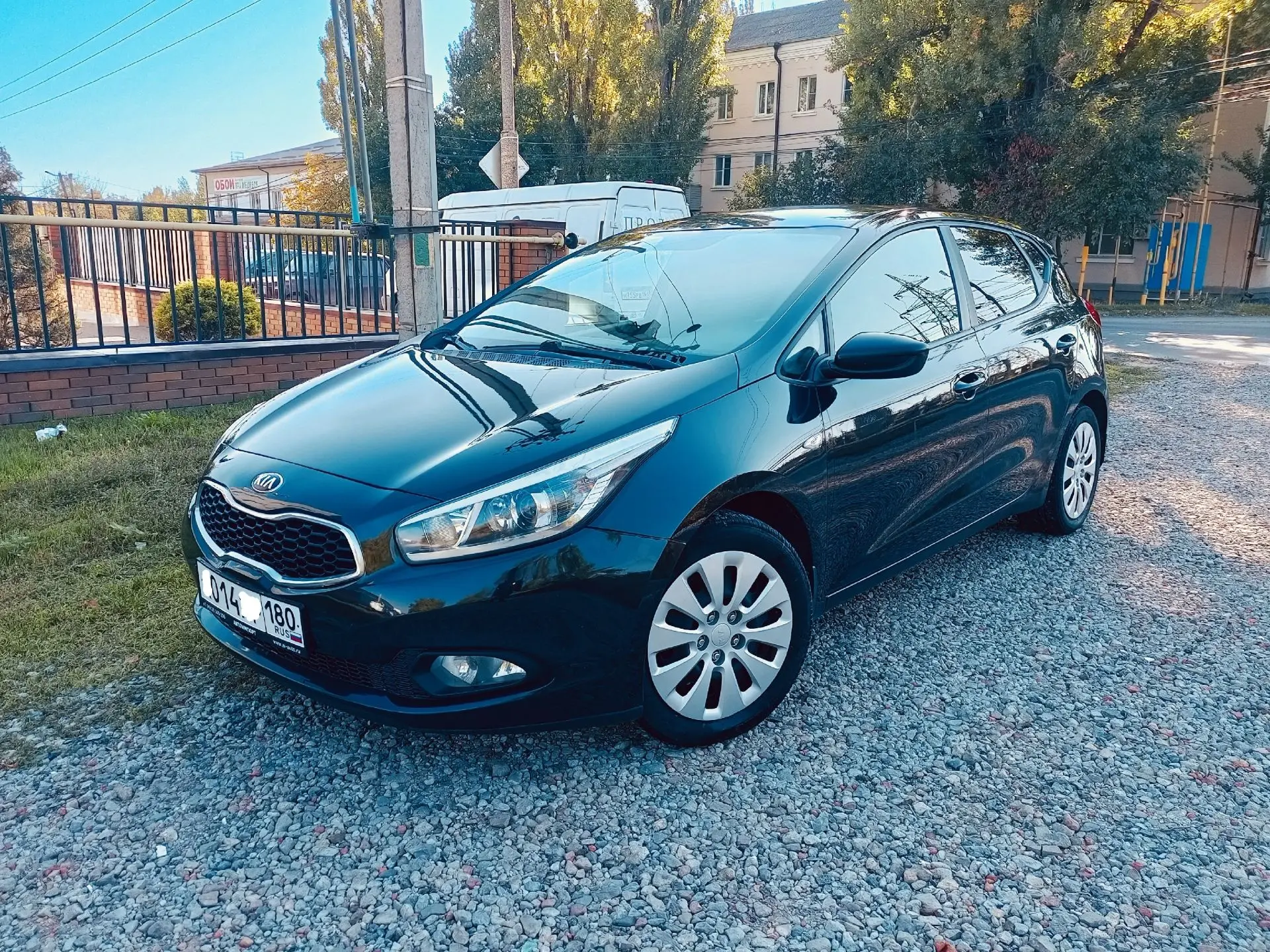 Kia Ceed 2014 год, я 2-ой хозяин, покупал у первого собственника. Машина в родном окрас...