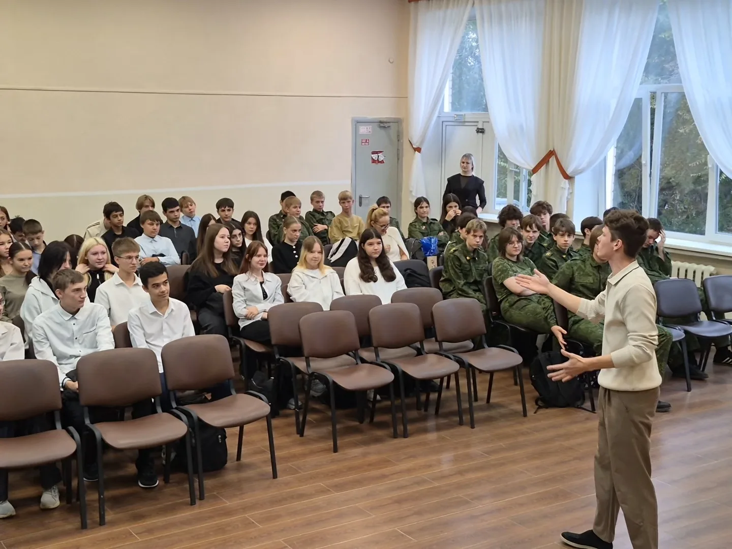 📚 Сегодня к ученикам 9-х классов приходил специалист образовательной платформы «Сотка»