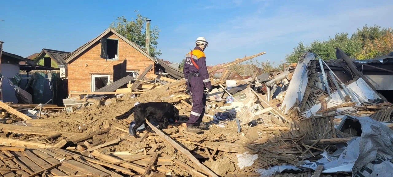 Хлопок газа разрушил дом в Яблоновском. Один человек погиб