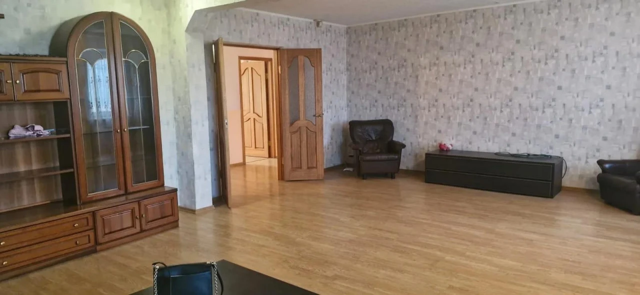 Продажа 4-комнатной квартиры в Калининском районе