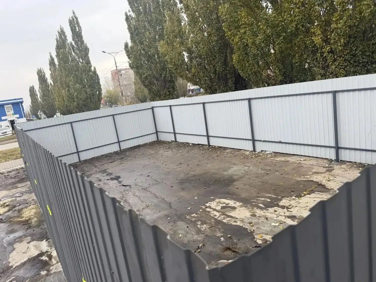 У «Мегамарта» убрали ёмкости с топливом