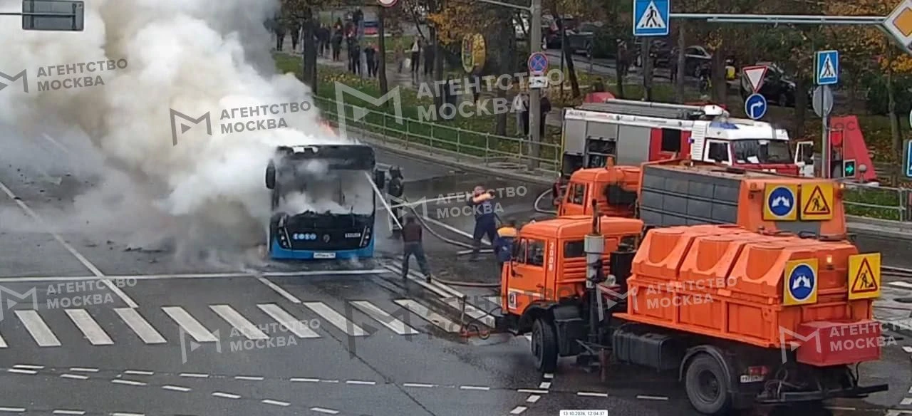 Автобус, который загорелся на западе Москвы, оперативно потушили. Инцидент произошел во...