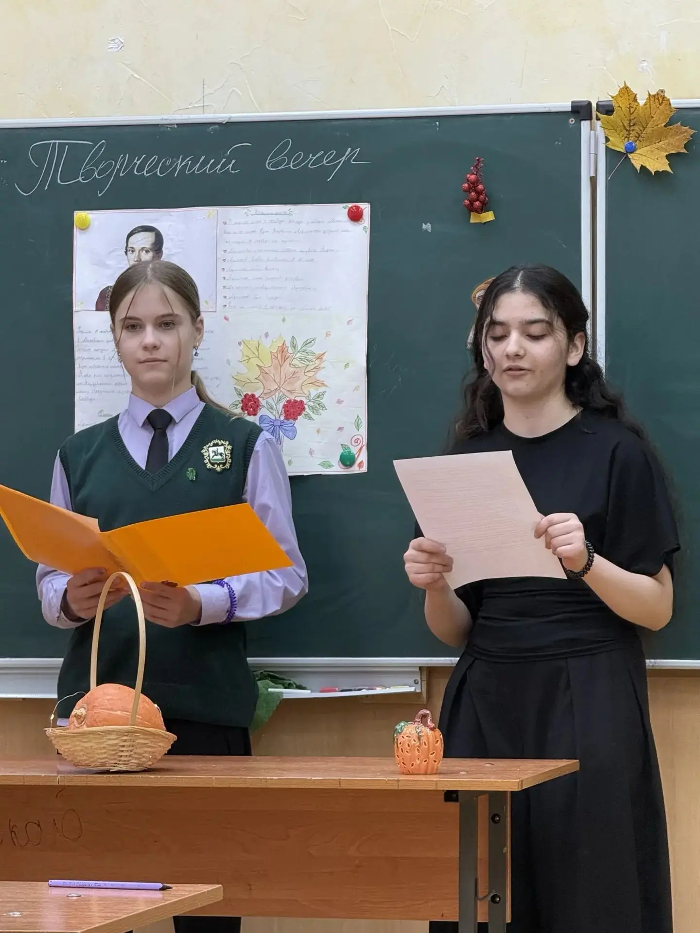 А он, мятежный, просит бури...»⛵