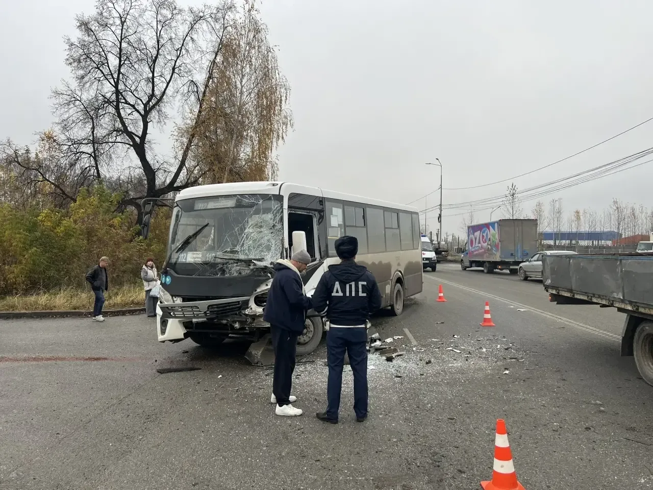 🚨 В Берёзовском маршрутка с пассажирами столкнулась с грузовиком