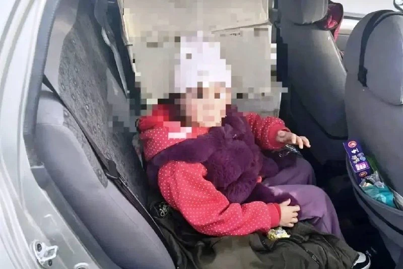 🚔 Безопасность детей — превыше всего! В Тобольске прошло оперативно-профилактическое м...