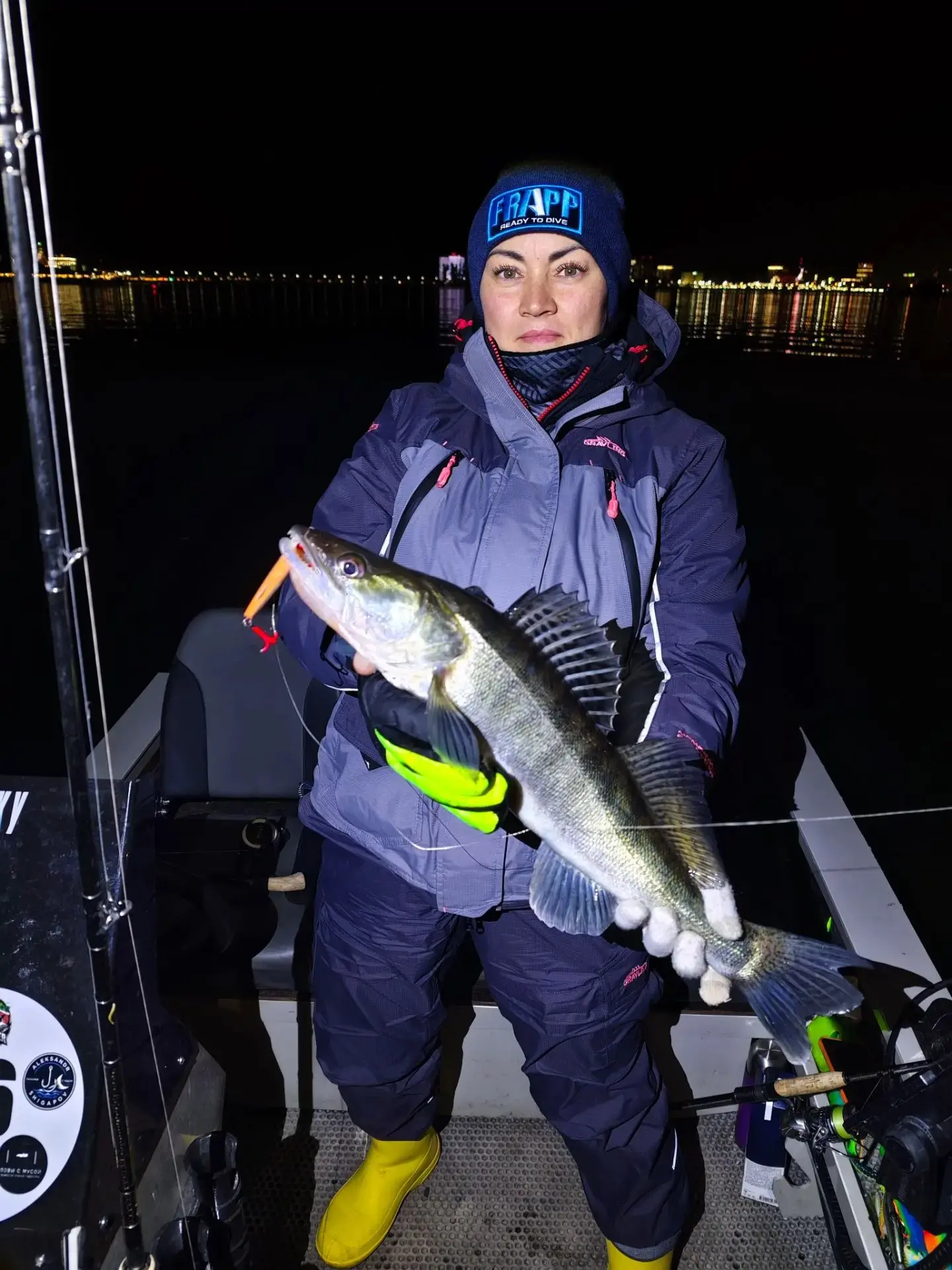 Выбрался с женой на вечерку, обловила и глазом не моргнула, отняла маднесс багет в нату...