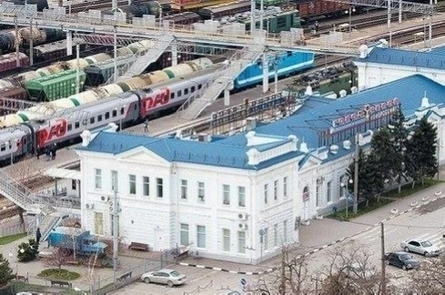 В НОВОРОССИЙСКЕ РЕБЁНКА УДАРИЛО ТОКОМ ОТ СКАМЕЙКИ НА ВОКЗАЛЕ