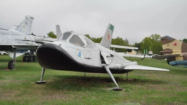 "Спираль": космический истребитель МиГ-105