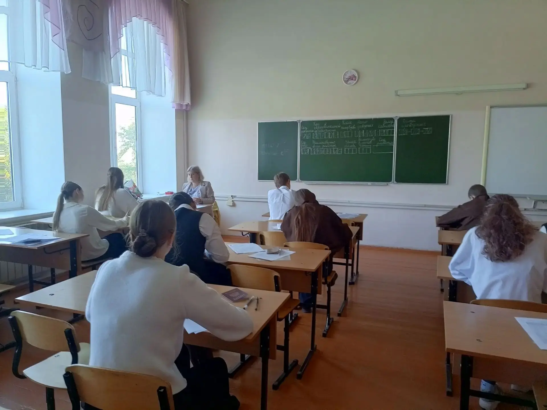 💫Репетиция итогового сочинения: ученики 10-11 классов Первой Александровской прошли пе...