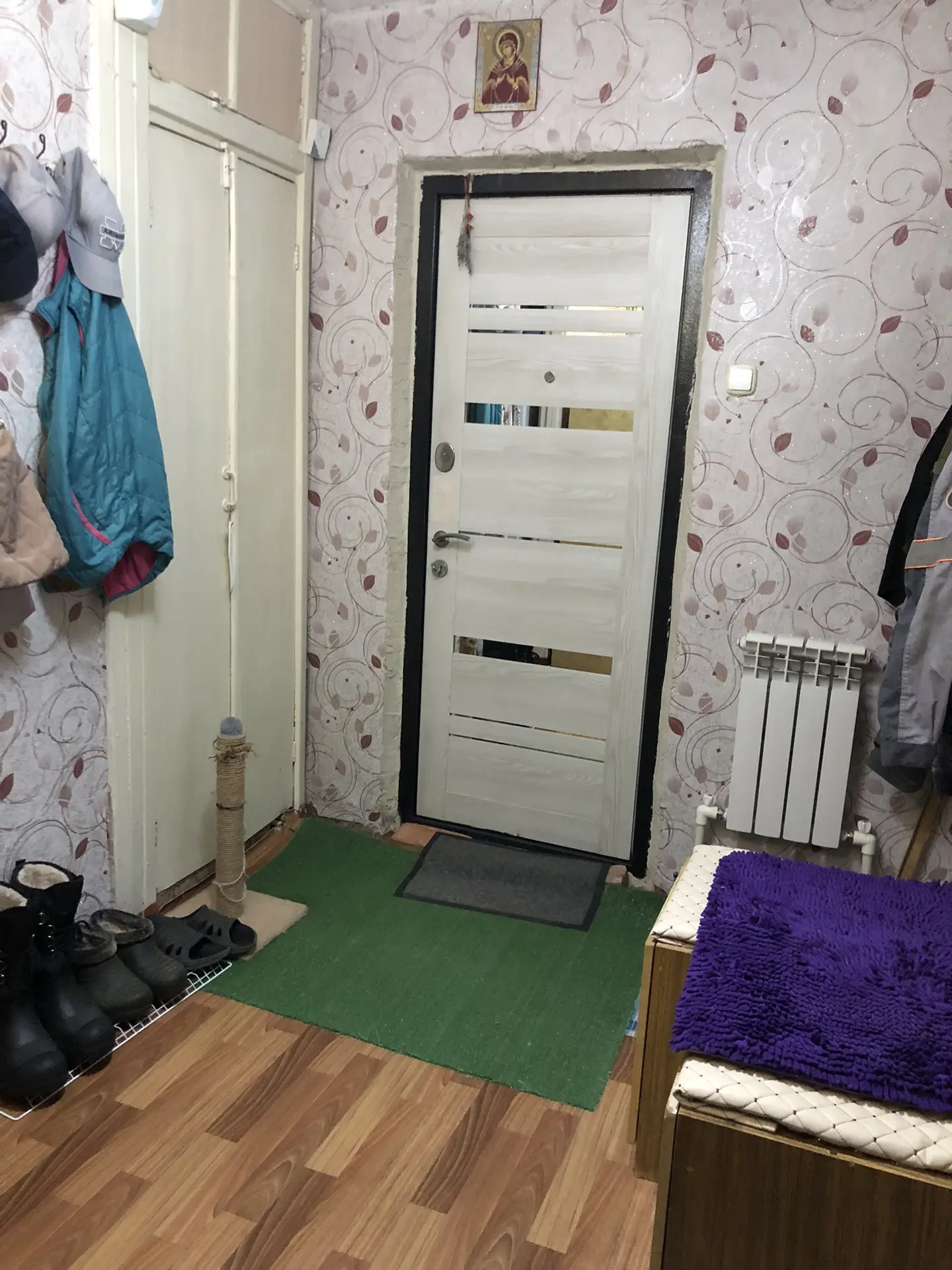 Продается 3-х комнатная квартира c космeтичecким peмонтом. Квартира расположена на 1 эт...