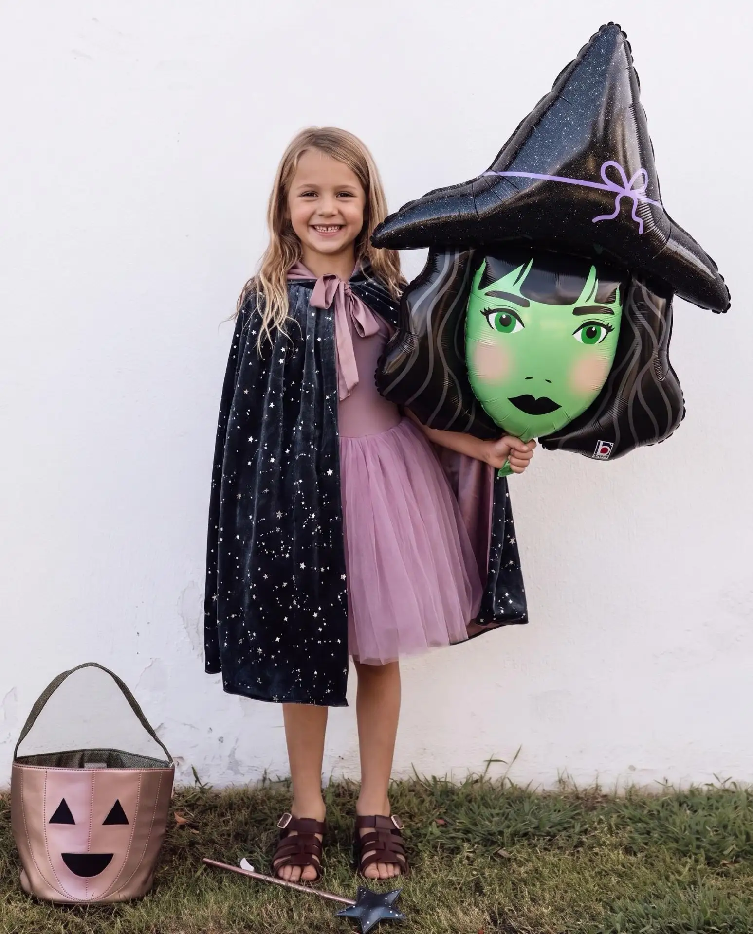 Хэллоуин не пугает — он очаровывает 🎃✨