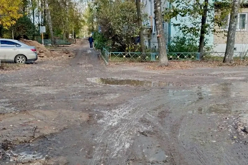ГАИ ищет очевидцев: во дворе дома водитель совершил наезд на несовершеннолетнего и скрылся