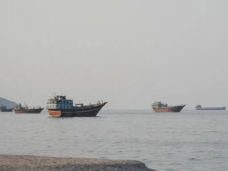 В ОАЭ спасли 22 моряка с нефтяного танкера, на котором начался пожар.