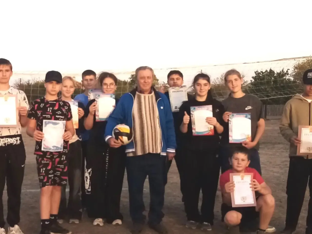 На спорт площадке МБОУ Кировской СОШ №9 состоялись соревнования по волейболу под руково...