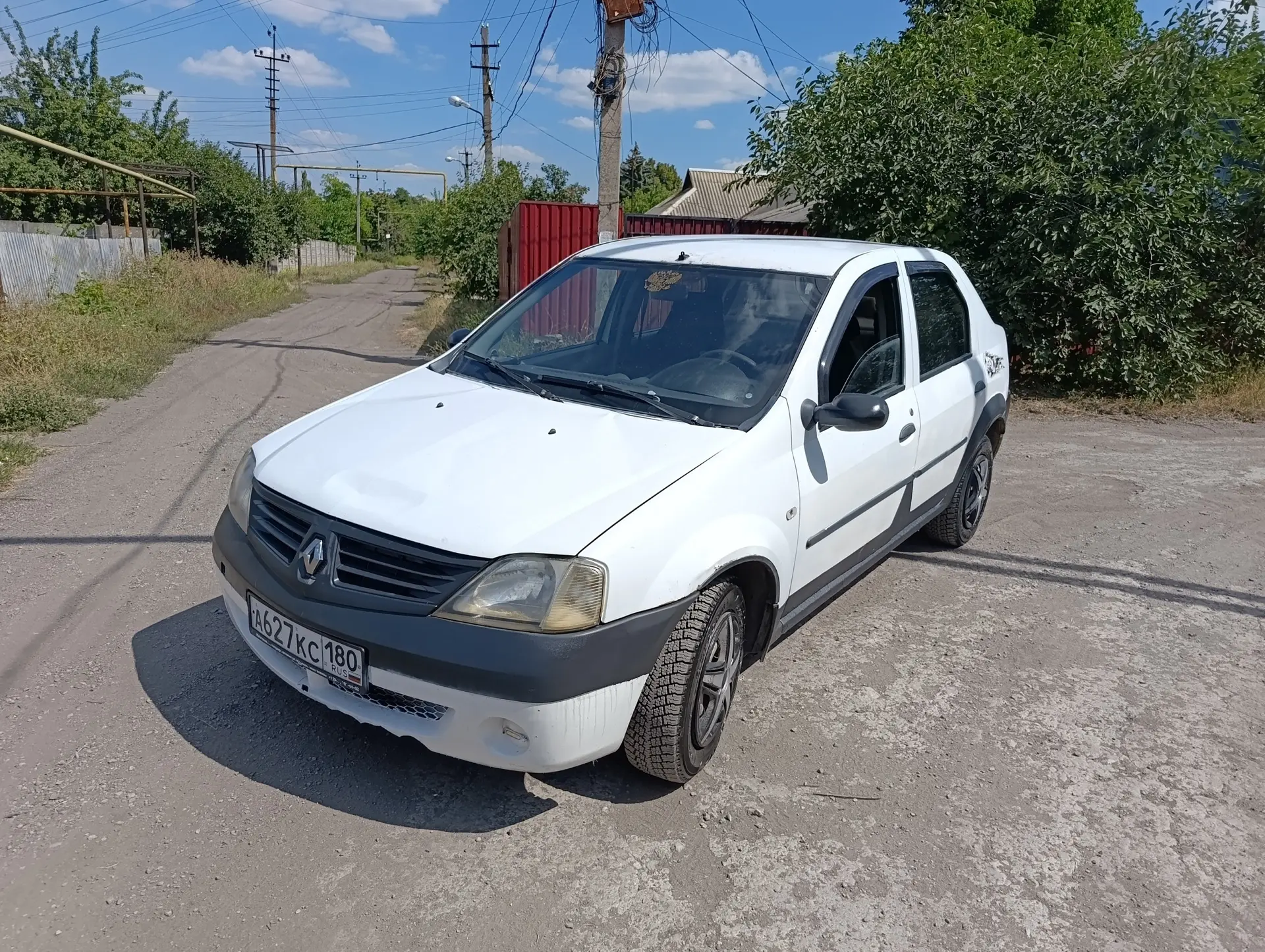Продам RENAULT LOGAN( 2006 г.в)машина полностью на ходу сел и поехал,двигатель 1600см3 ...
