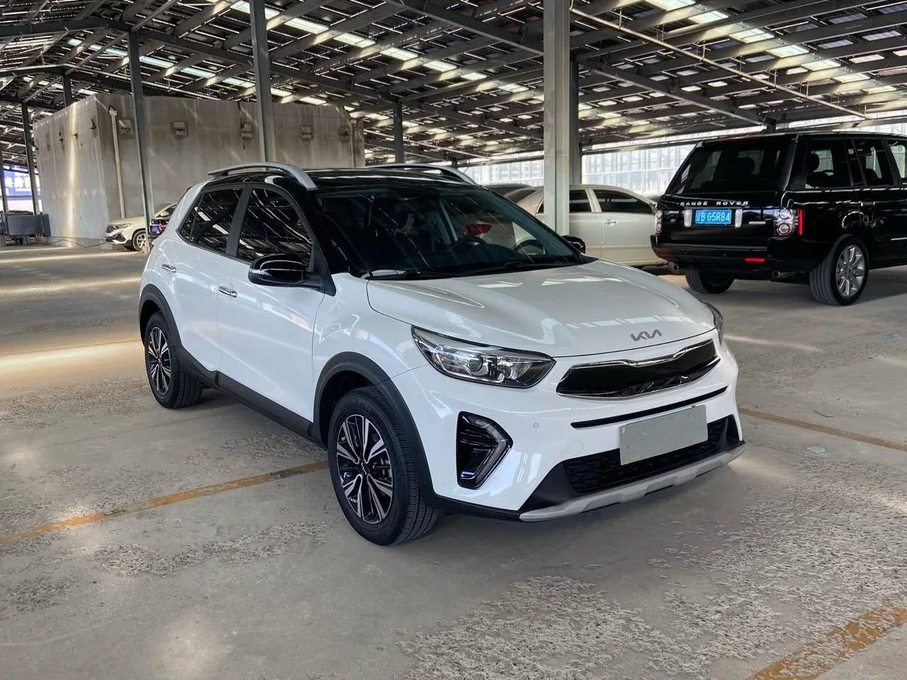 🚗🚗🚗 Kia Stonic 2022, 1.4L CVT, комплектация с люком