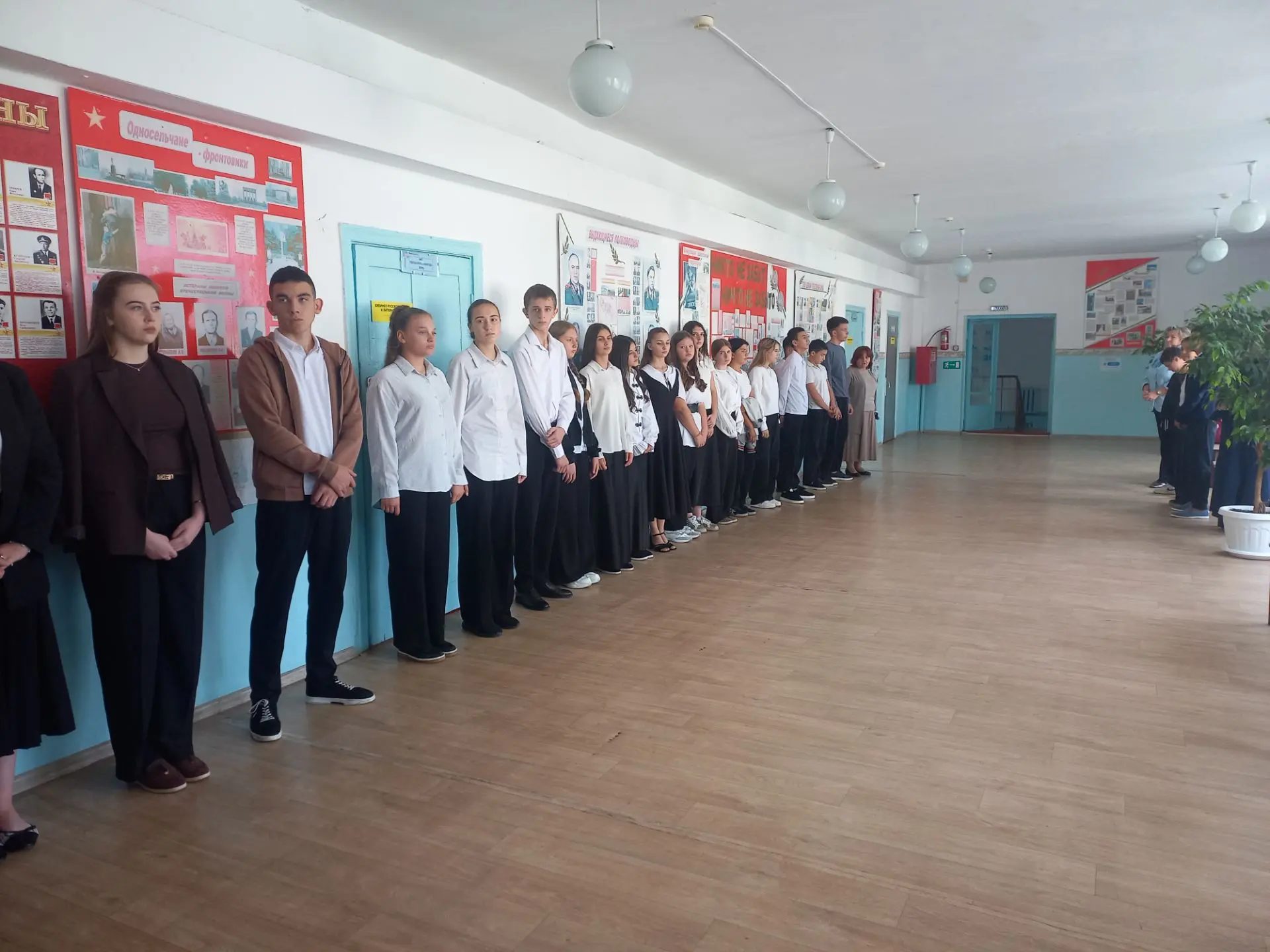 В МКОУ «СОШ с. Заречного» почтили память сотрудников правоохранительных органов