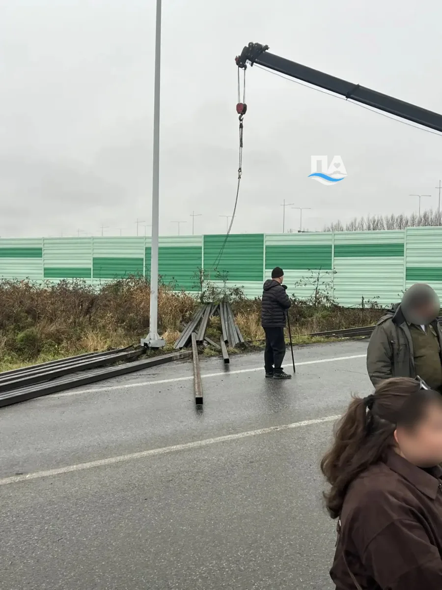 На въезде в Большой Исток сегодня встало движение.