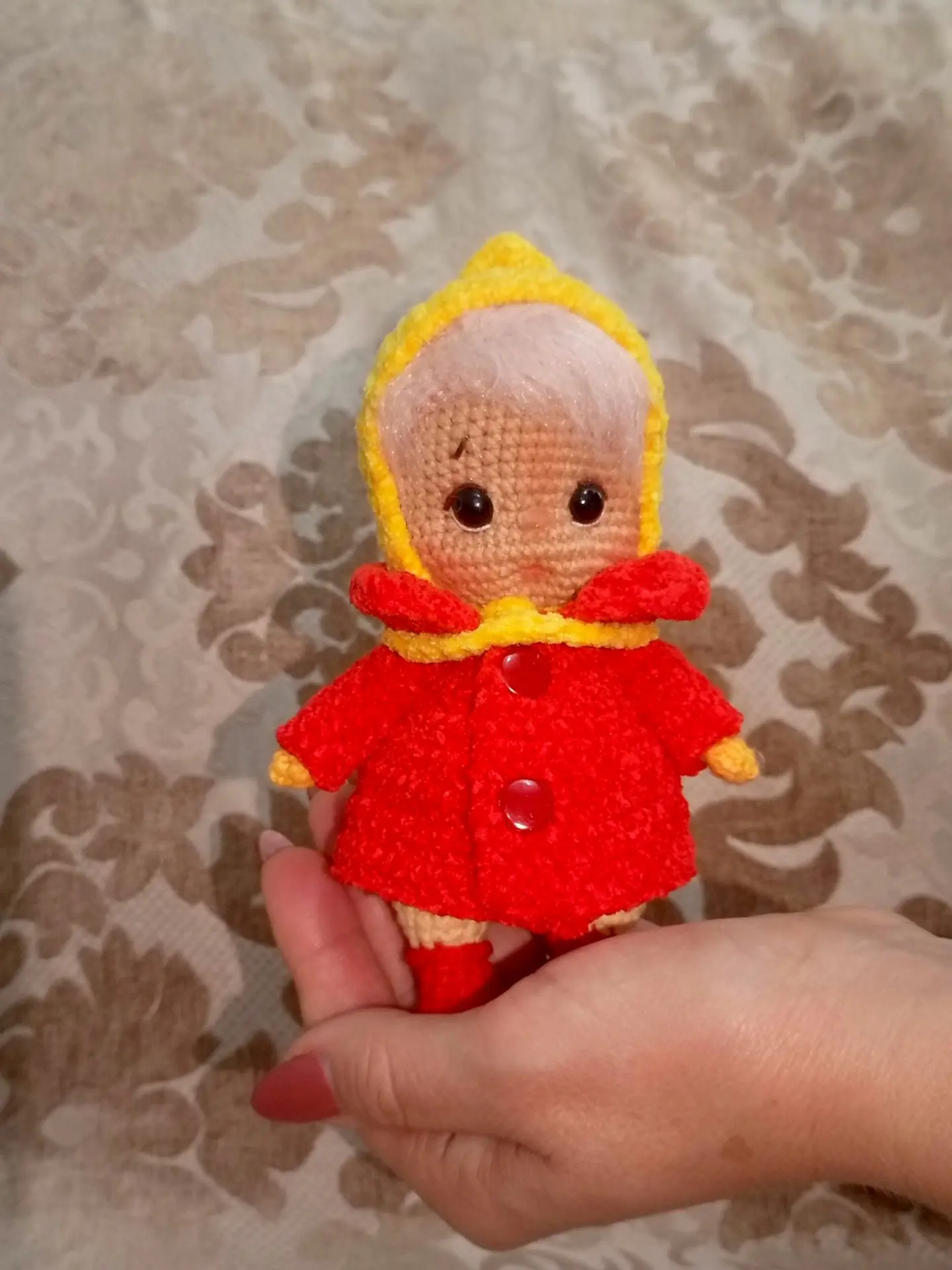 Еще одна петелька, еще один узелок — и вот оно, маленькое чудо! Моя новая вязаная игруш...