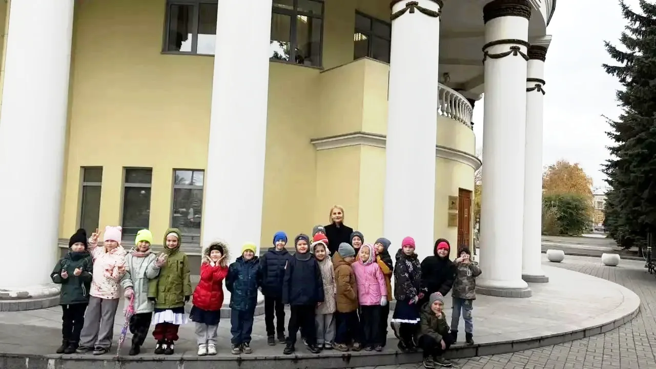 📍Учащиеся 1А класса посетили Новокузнецкий театр кукол «СКАЗ» им. В. Машкова.