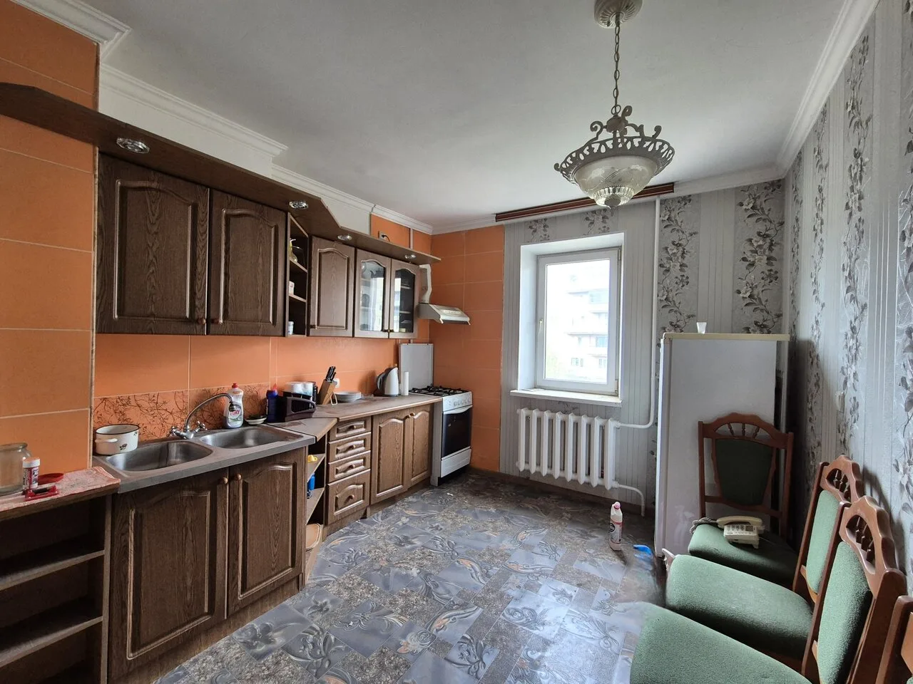 Продам 3-комнатную квартиру, 6/9 эт. в Горловке, ж/м Строитель, ул. Жукова, 16