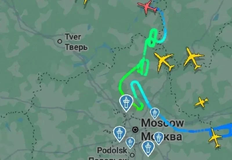 ⚡️Путин не может приземлится в Москве из-за массовой атаки БПЛА.
