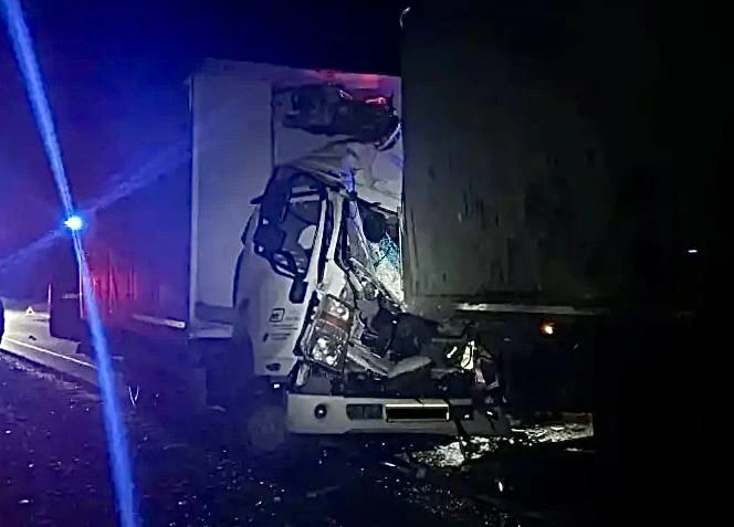 ☠️ Мужчина погиб на месте после столкновения JAC с грузовиком FAW на федеральной трассе...