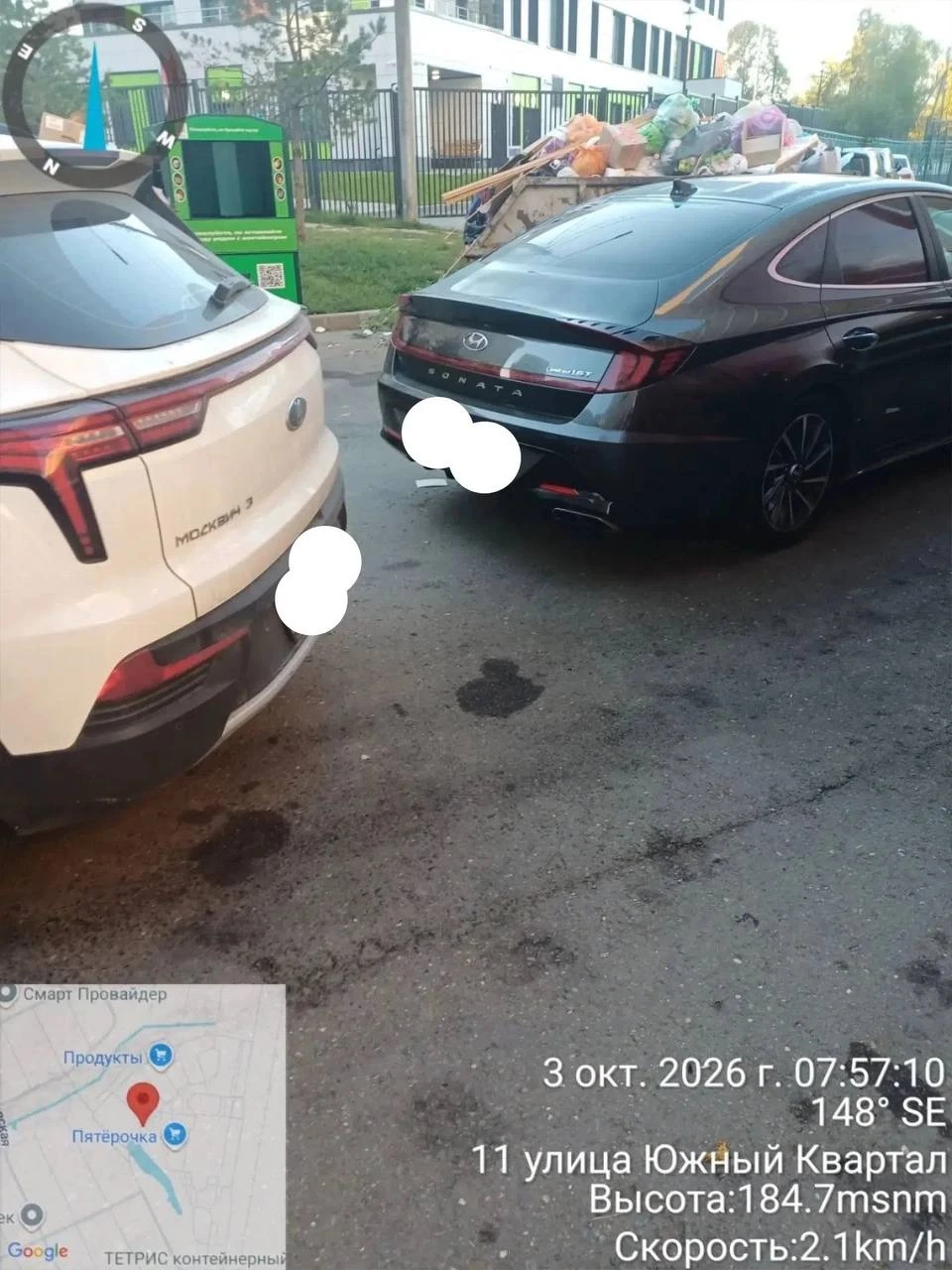Автовладельцы, паркующие машины у мусорных площадок, блокируют доступ к контейнерам.