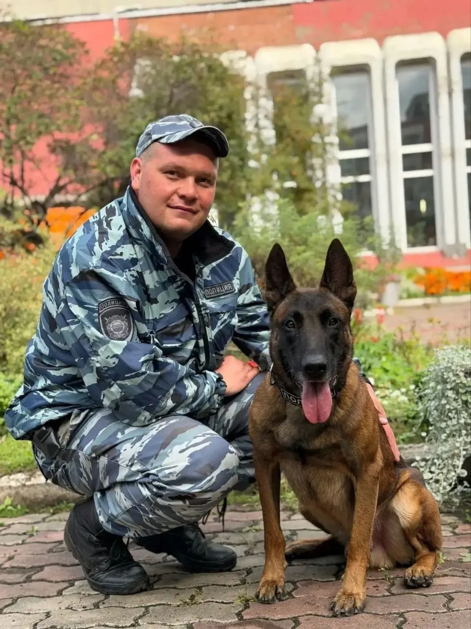 Доброго утра вам желают кинолог и его хвостатый помощник Рэй из Красноярска!