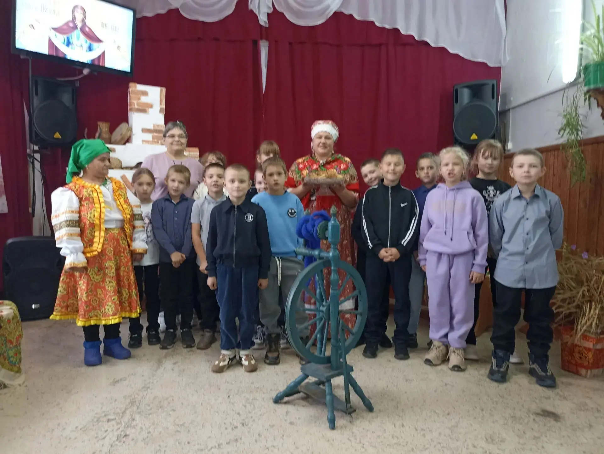 🎭 Путешествие в русскую избу!