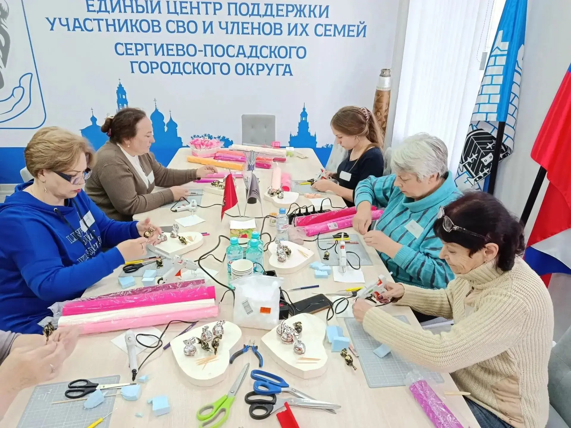 В Едином центре поддержки участников СВО и членов их семей состоялся творческий мастер-...