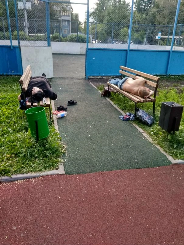 Ученикам начальной школы в Японии разрешено спать на уроках в целях отдыха.